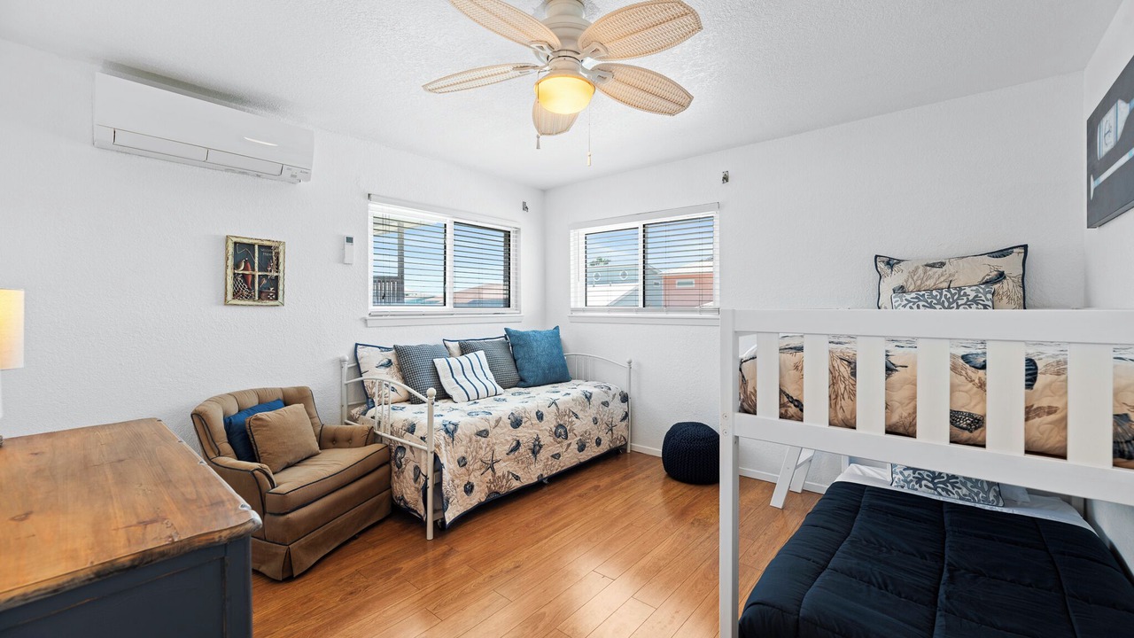 Photo of Bedroom in City-by-the Sea