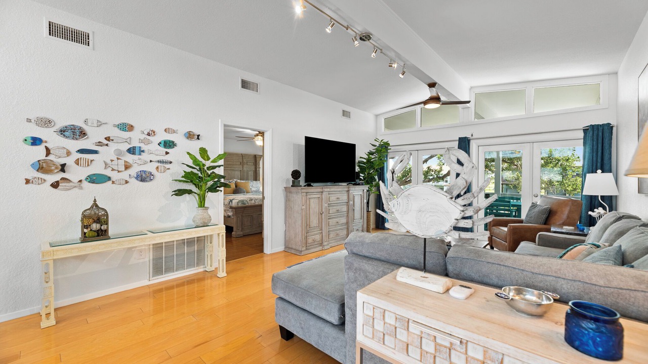 Photo of Livingroom in City-by-the Sea