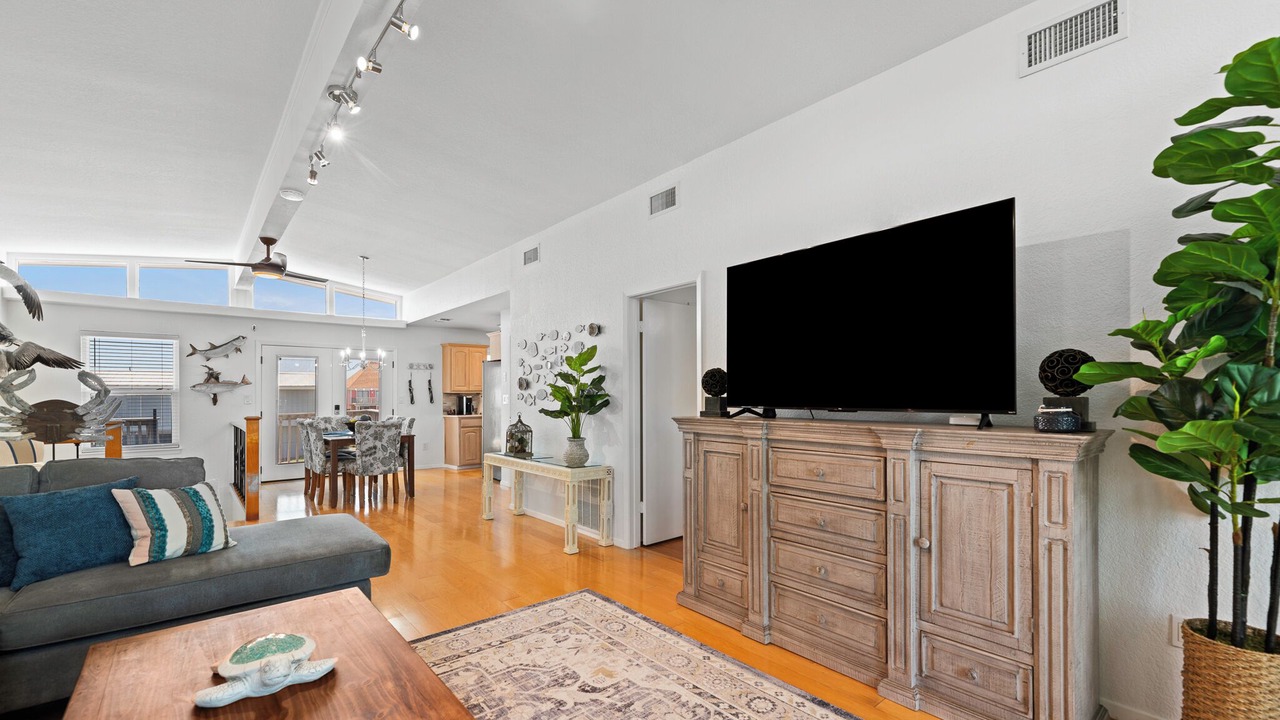 Photo of Livingroom in City-by-the Sea