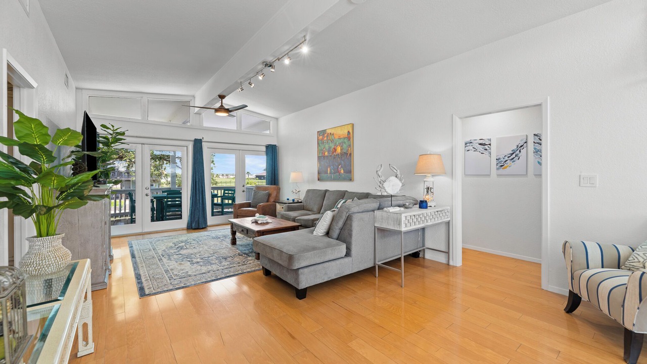 Photo of Livingroom in City-by-the Sea