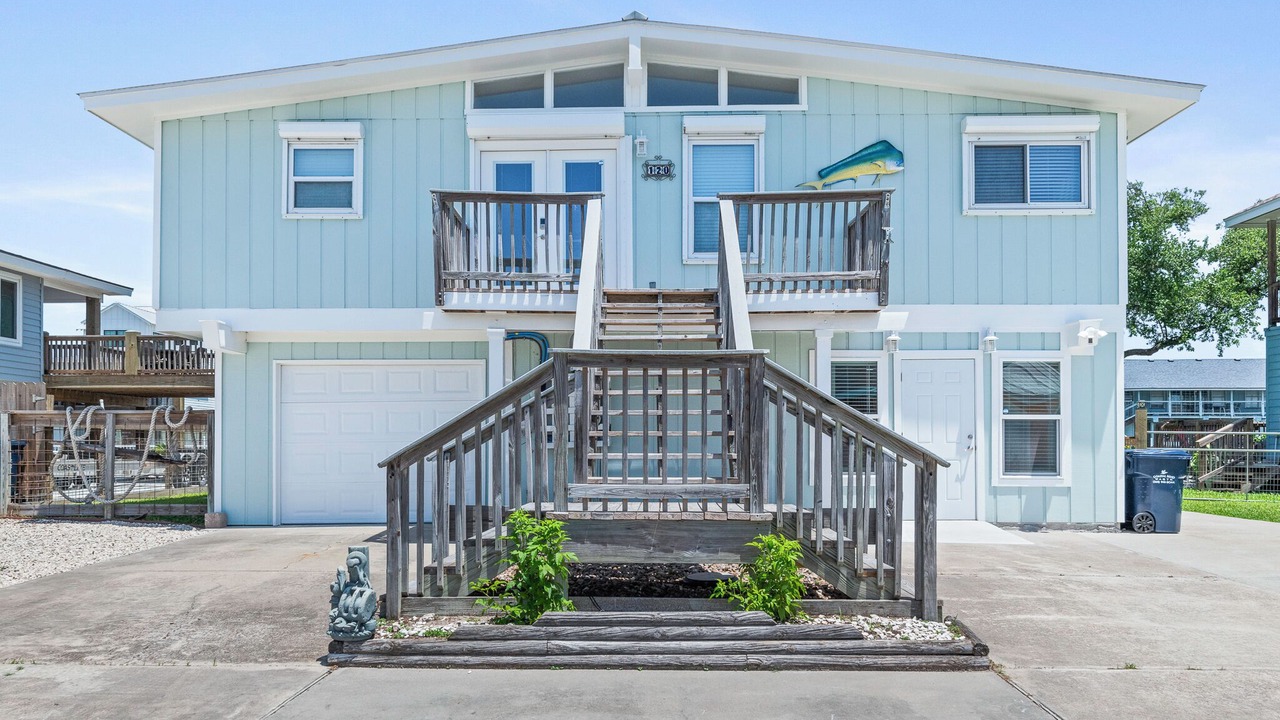 Photo of Outdoor in City-by-the Sea