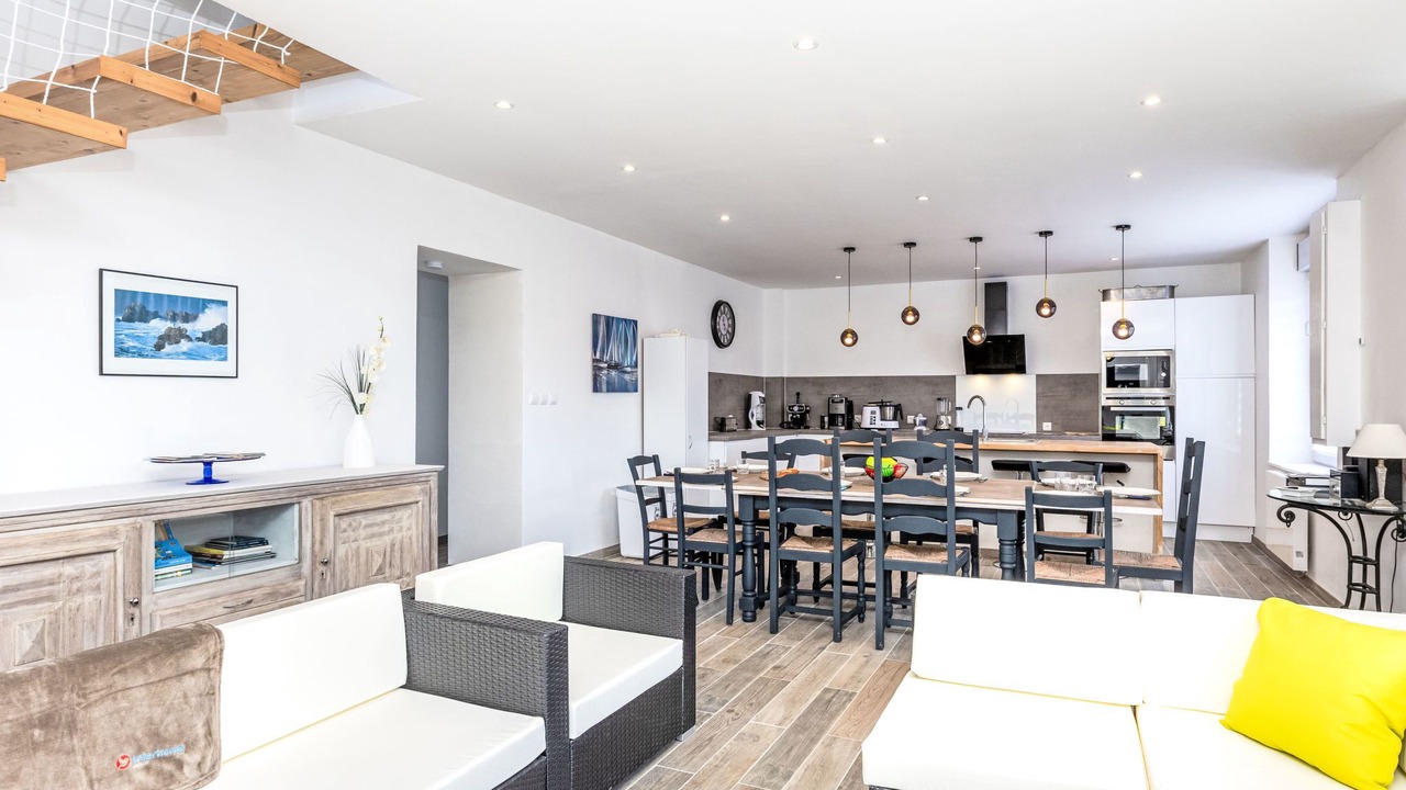 Photo of Livingroom in Saint-Meloir-des-Ondes
