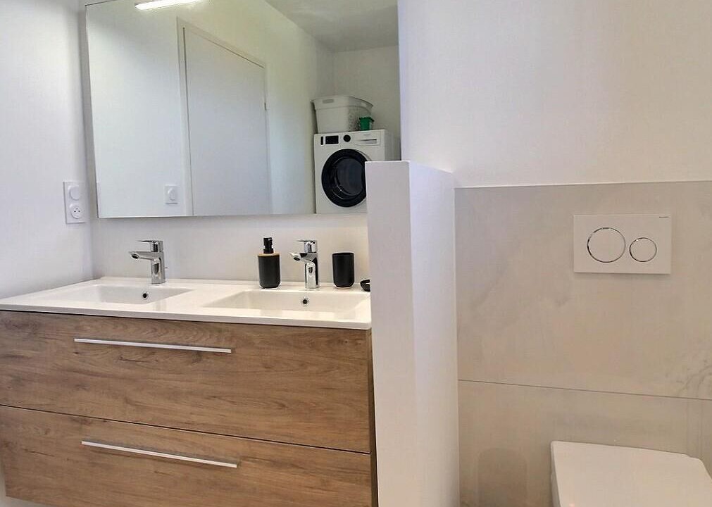 Photo of Bathroom in Tramain