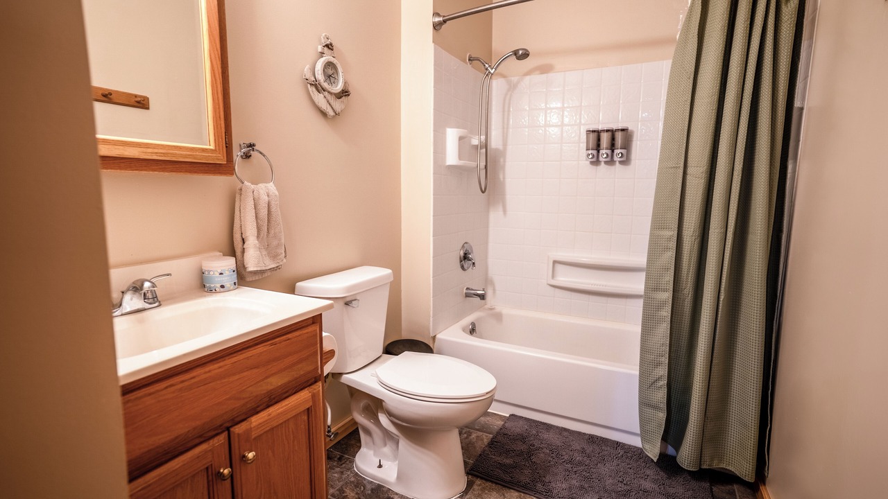 Photo of Bathroom in Siren