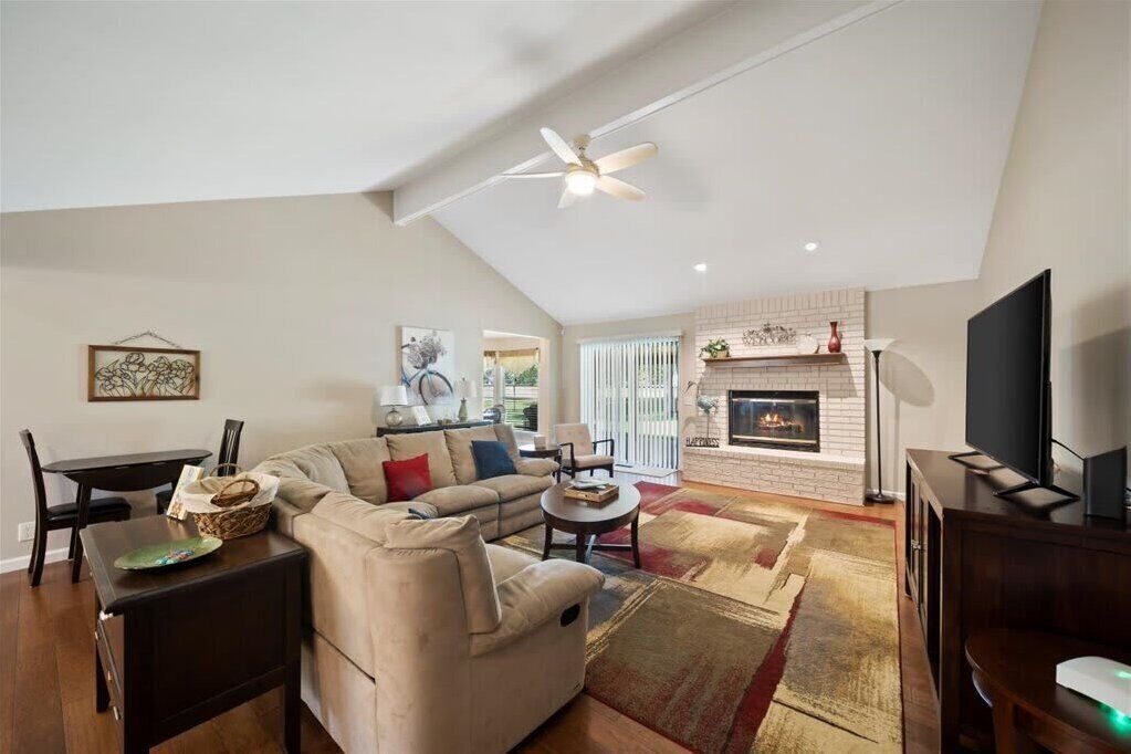 Photo of Livingroom in Broken Arrow