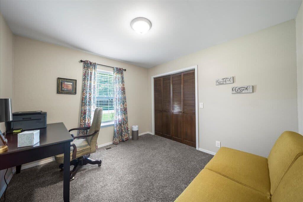 Photo of Livingroom in Broken Arrow