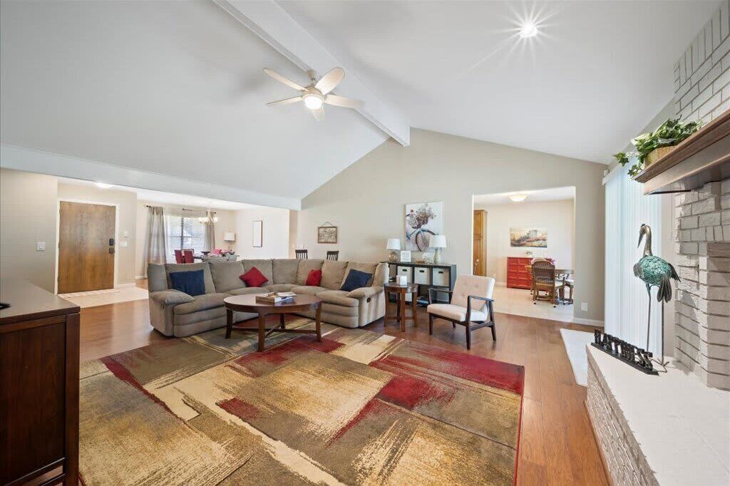 Photo of Livingroom in Broken Arrow