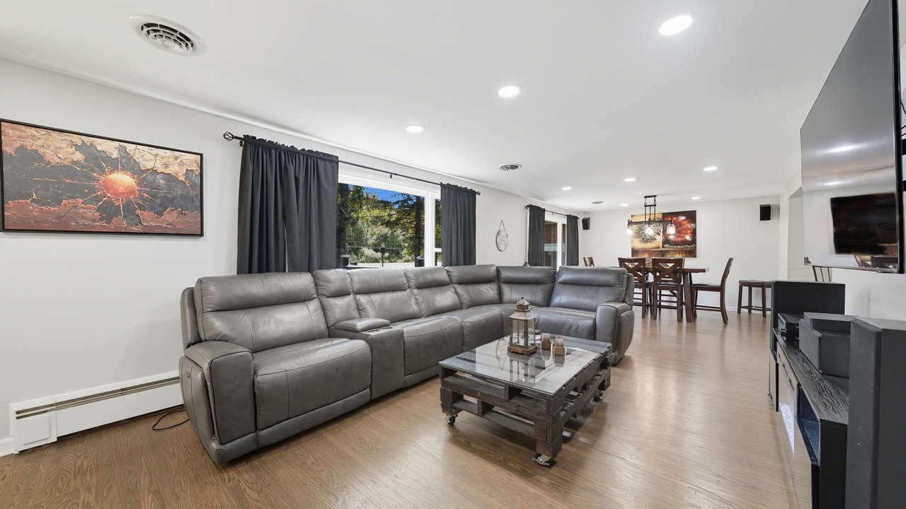 Photo of Livingroom in Crittenden