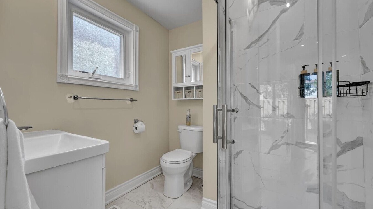 Photo of Bathroom in The Peanut