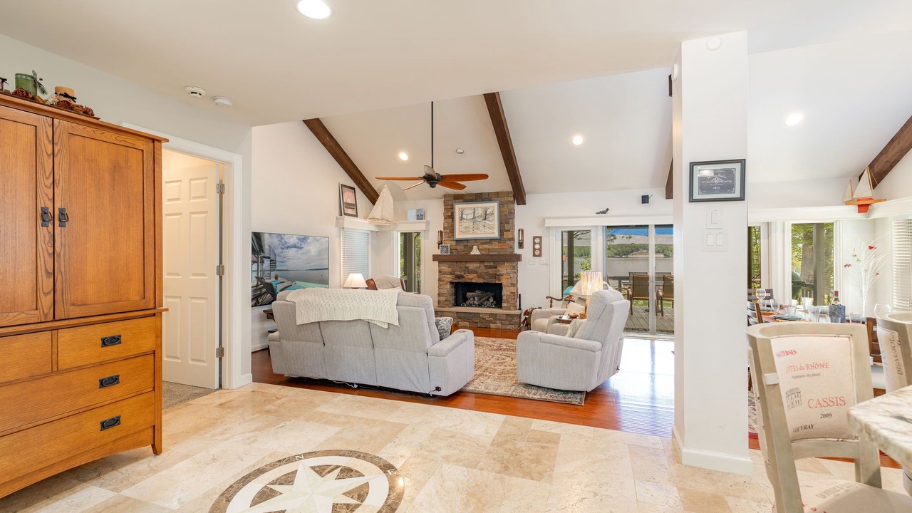 Photo of Livingroom in Old Bridge Point