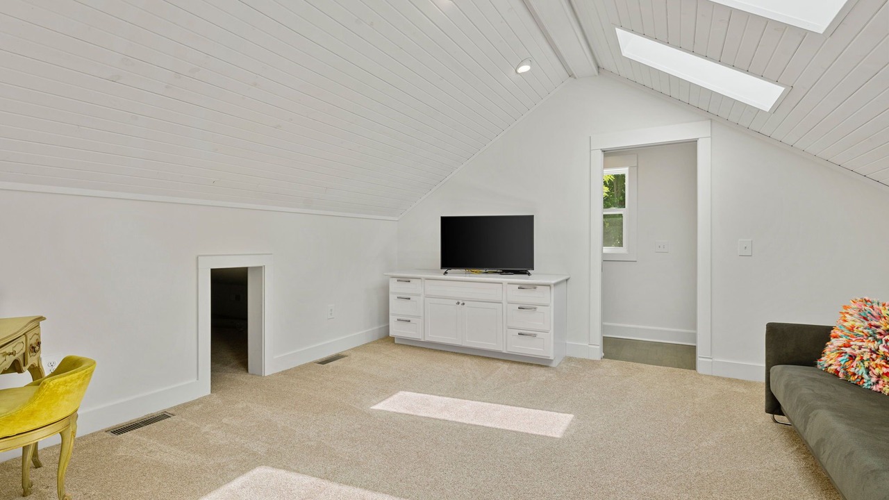 Photo of Livingroom in Shorewood-Tower Hills-Harbert