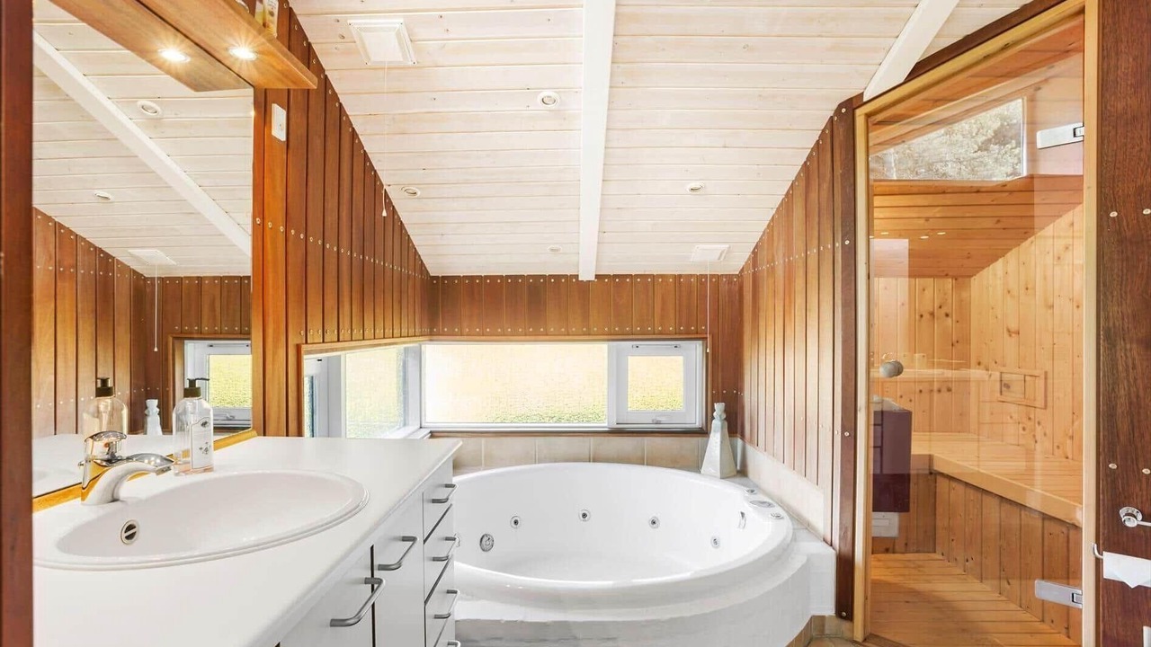 Photo of Bathroom in Hov