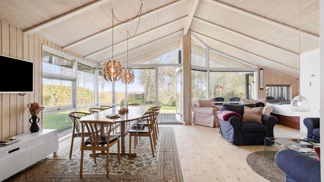 Photo of Others in Hov