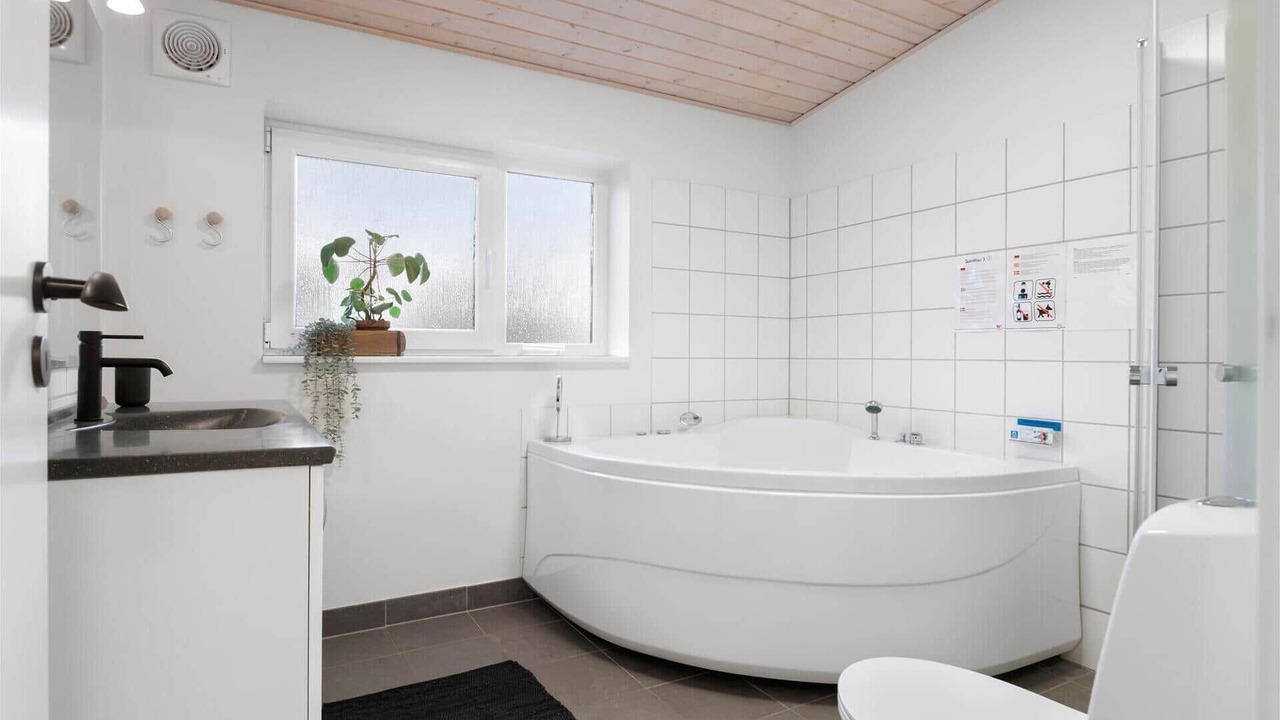 Photo of Bathroom in Lokken
