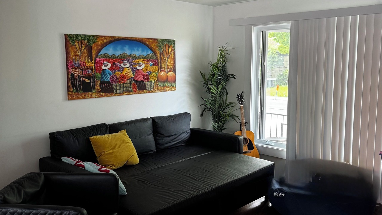 Photo of Livingroom in Longueuil