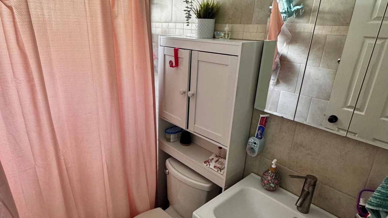 Photo of Bathroom in Longueuil