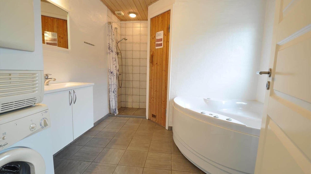 Photo of Bathroom in Fjand Badeby