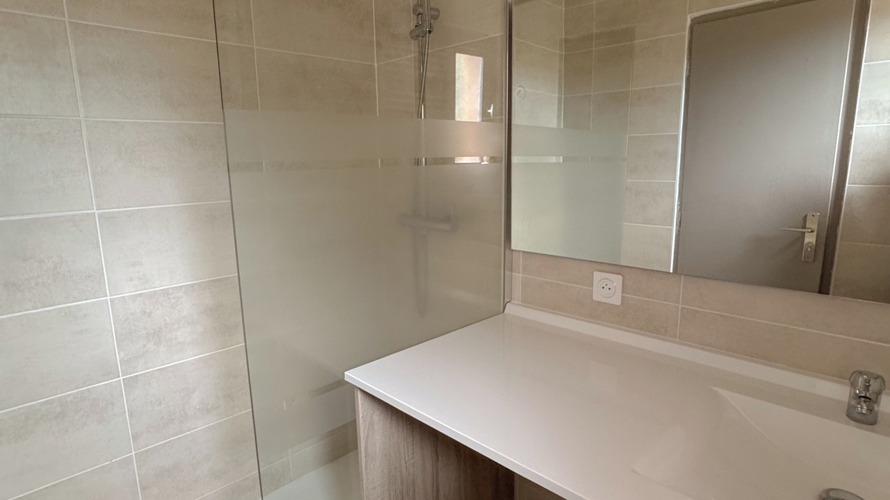 Photo of Bathroom in Les Hauts de Canet