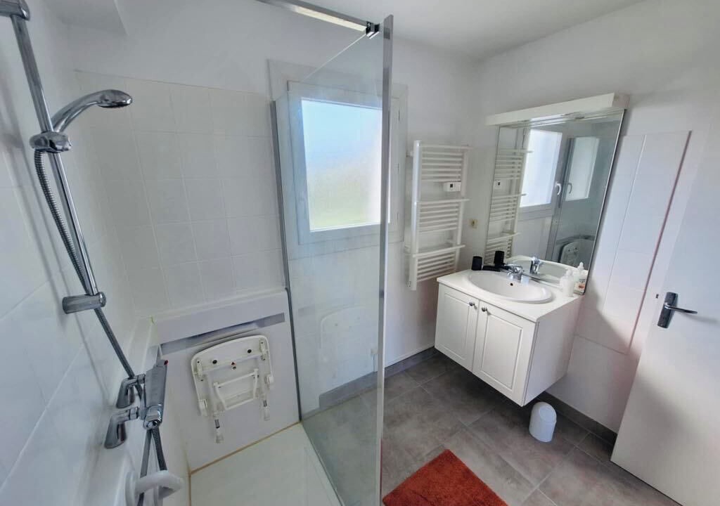 Photo of Bathroom in Mas-Saint-Chely