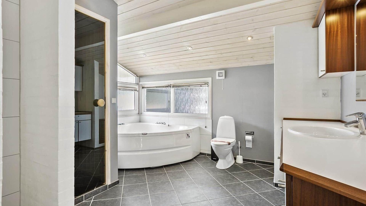 Photo of Bathroom in Aalbaek