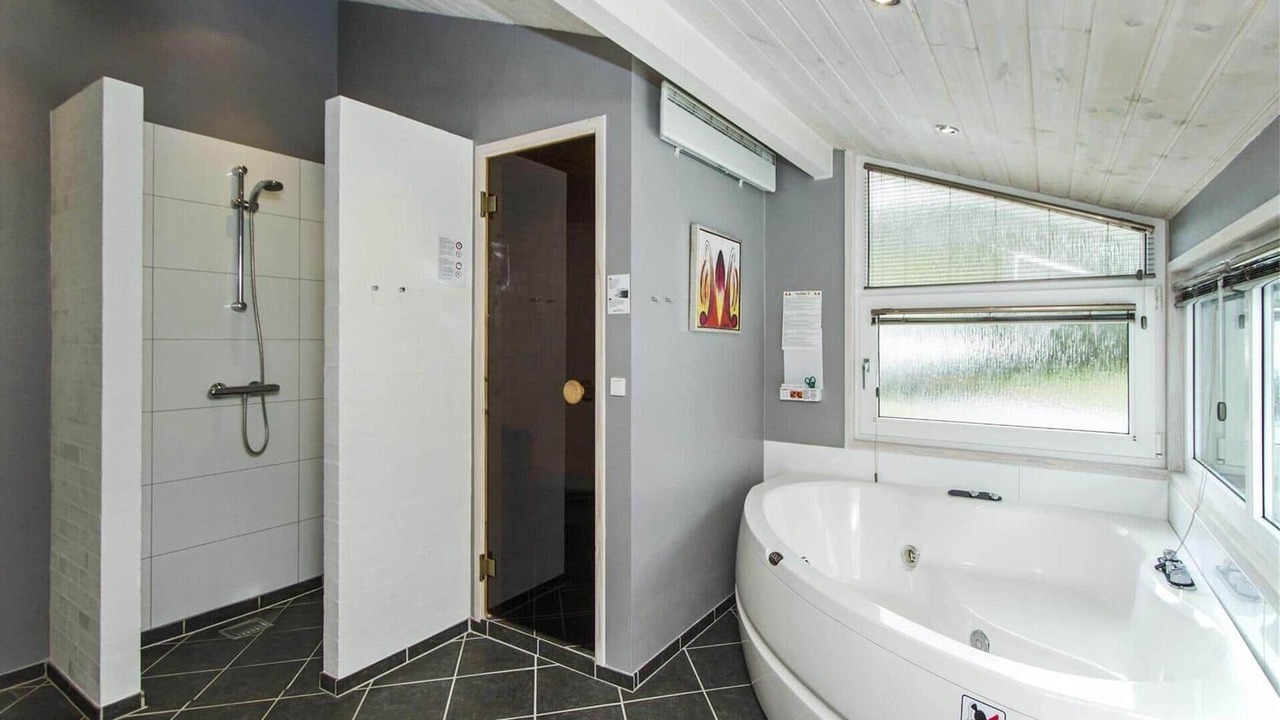 Photo of Bathroom in Aalbaek