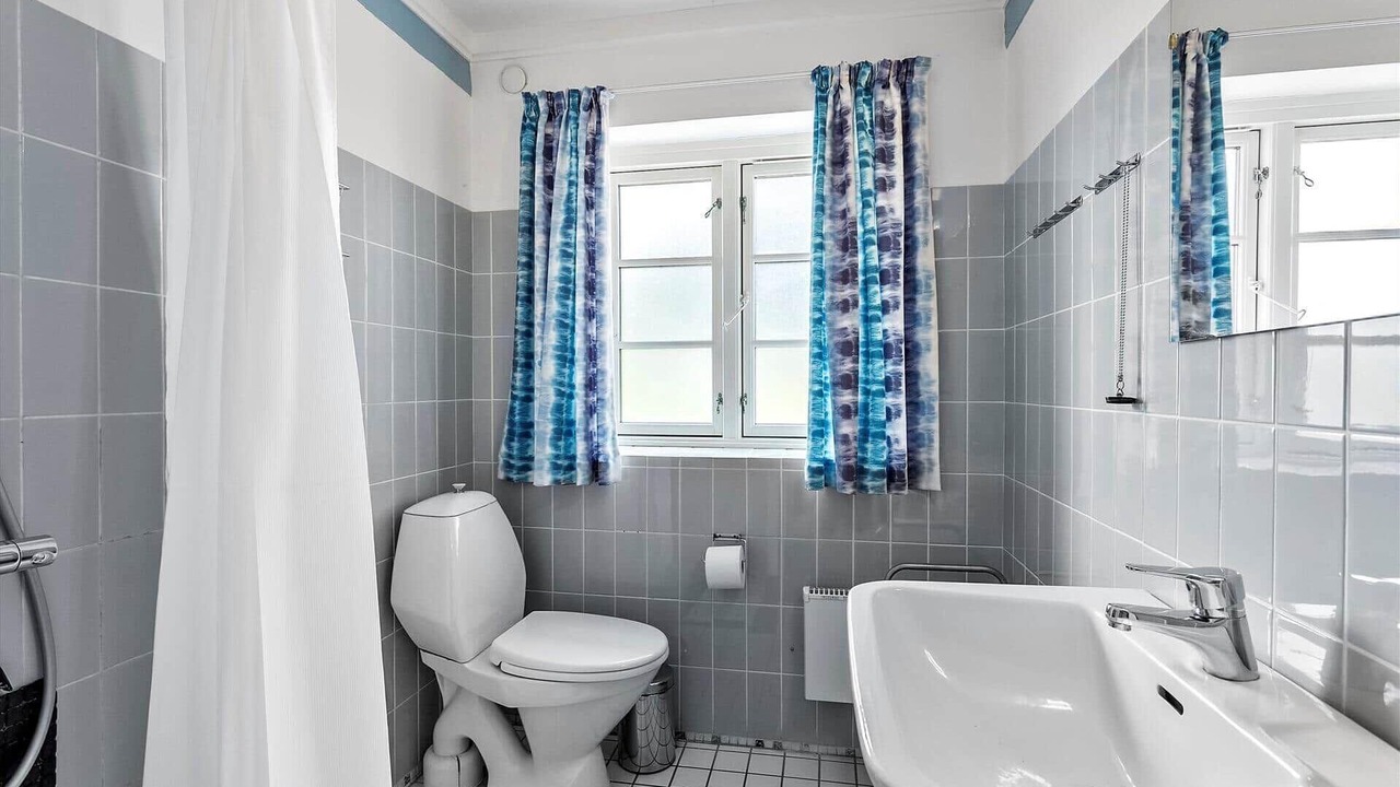 Photo of Bathroom in Aeroskobing