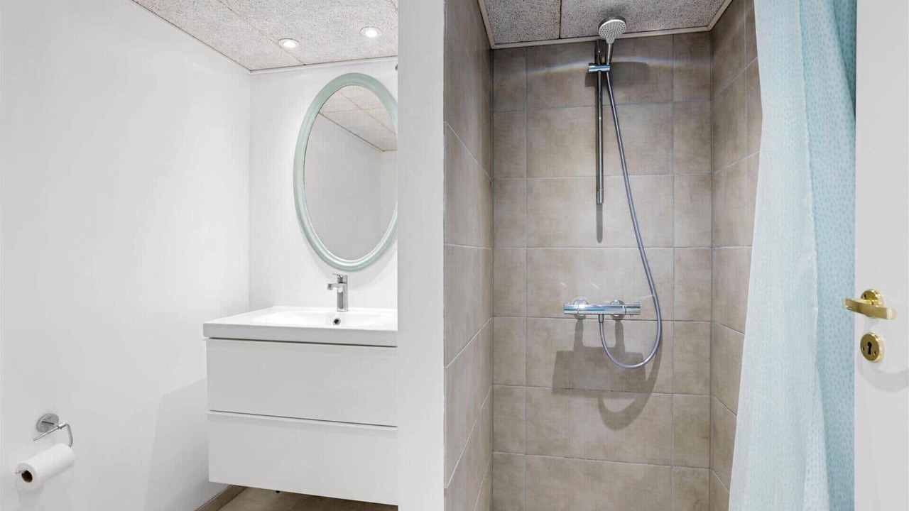 Photo of Bathroom in Aeroskobing