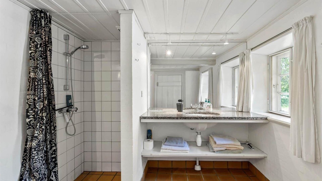 Photo of Bathroom in Aeroskobing