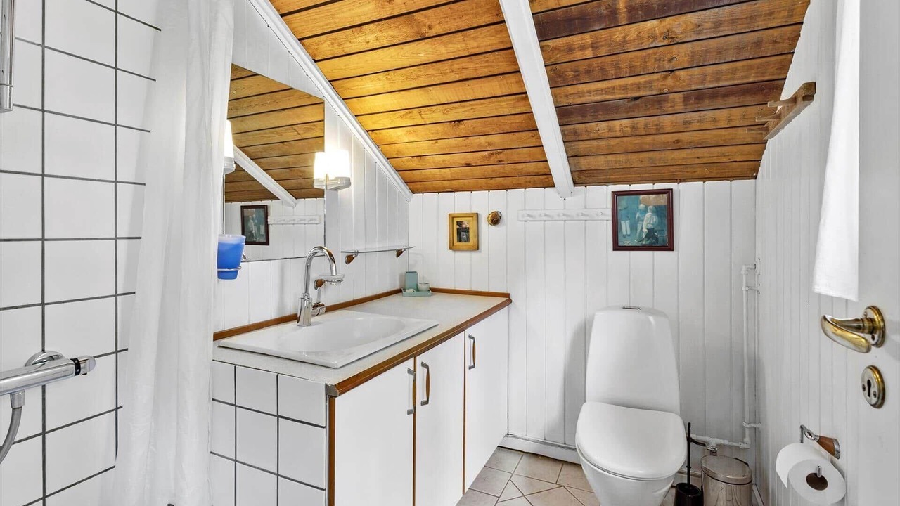 Photo of Bathroom in Aeroskobing