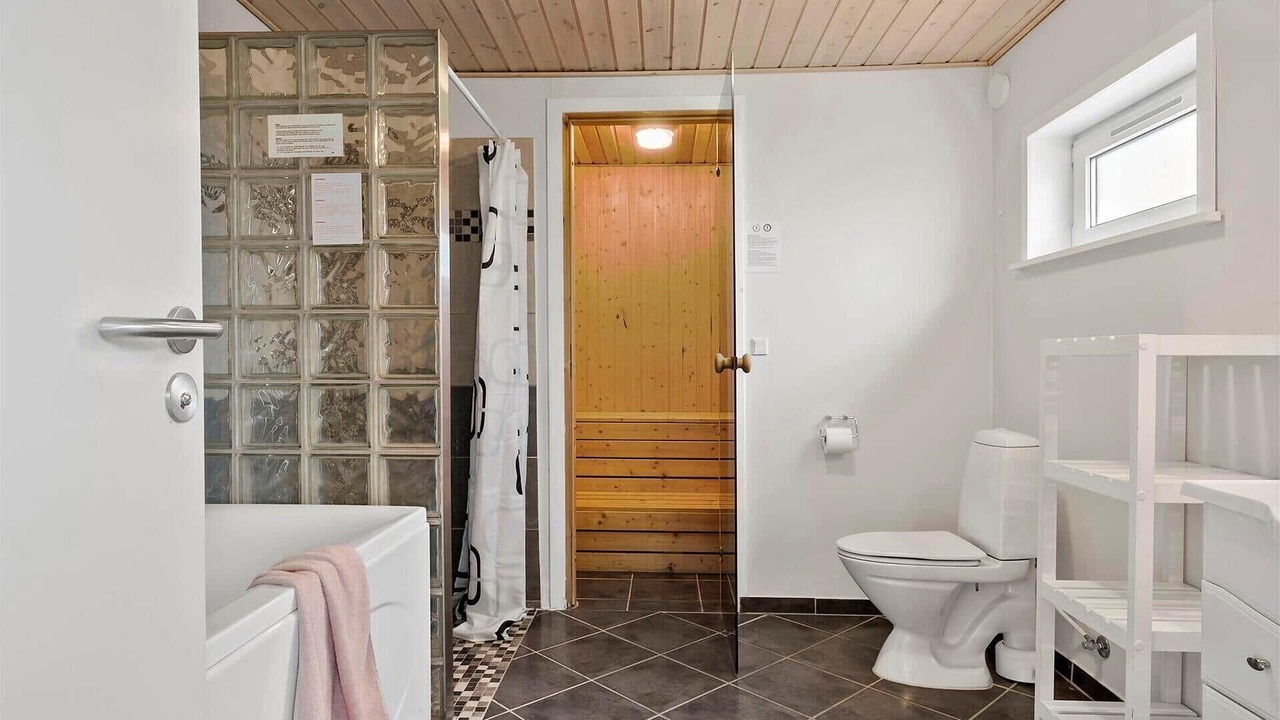 Photo of Bathroom in Tranum