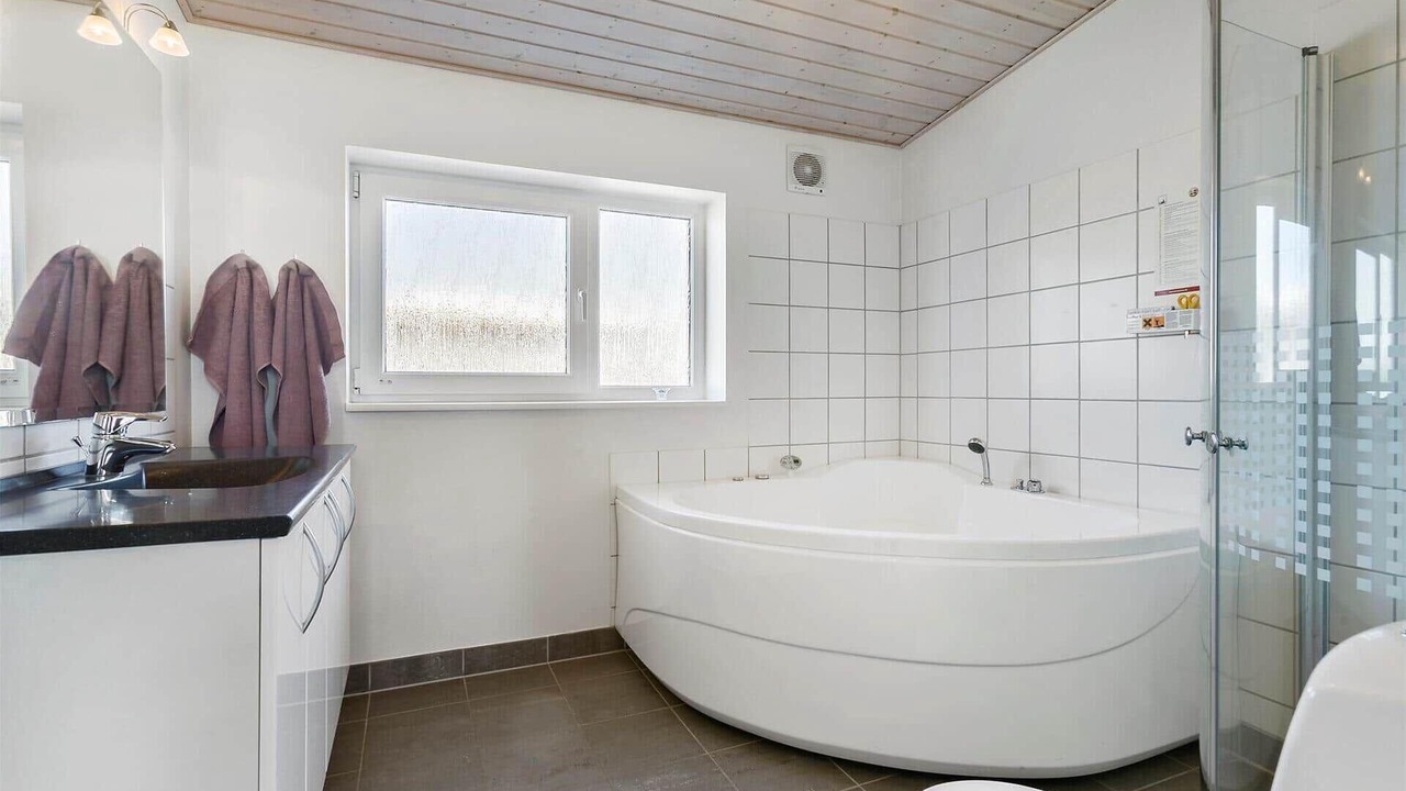 Photo of Bathroom in Lokken