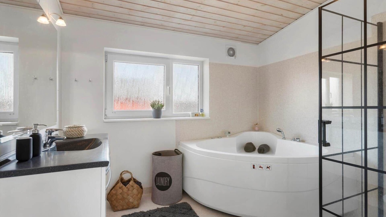 Photo of Bathroom in Lokken