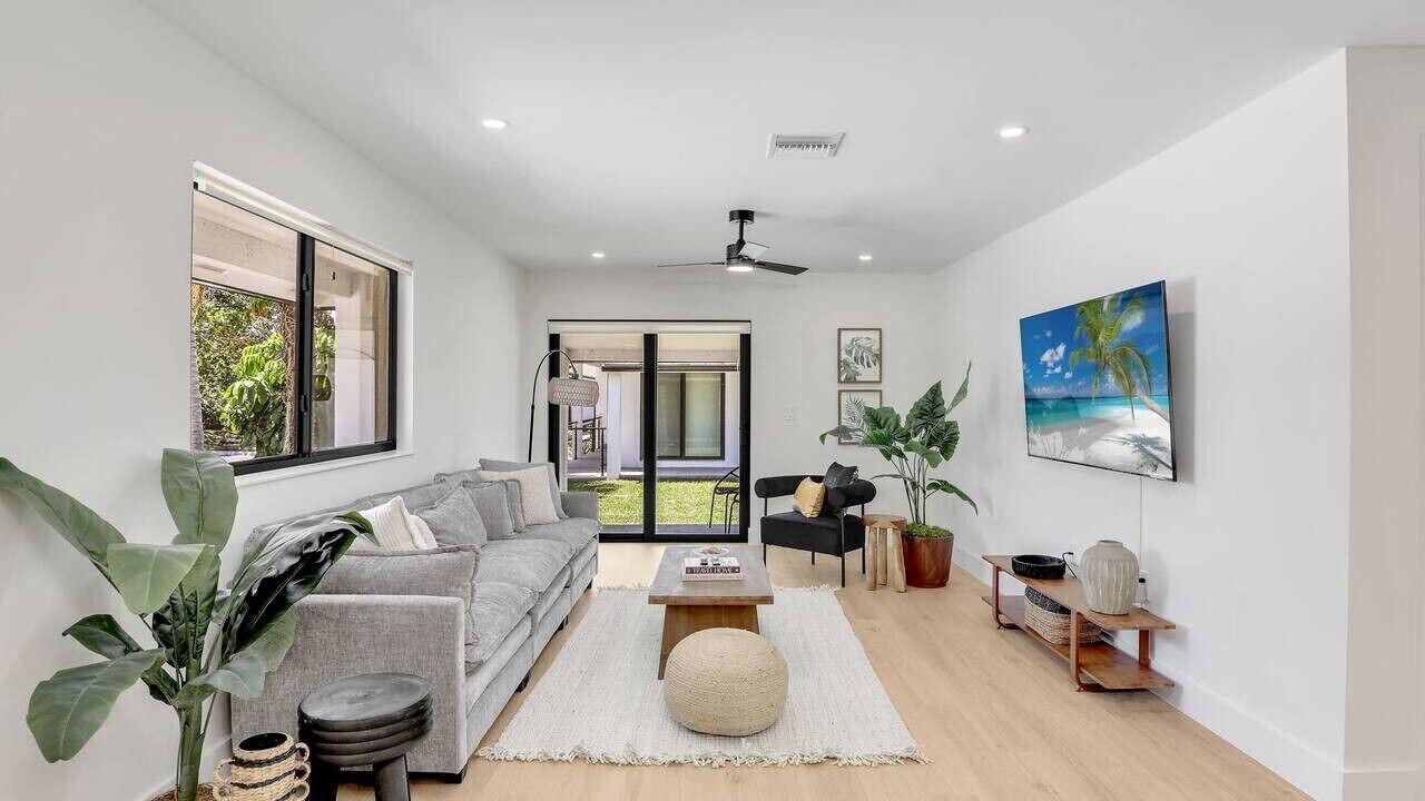 Photo of Livingroom in East Naples