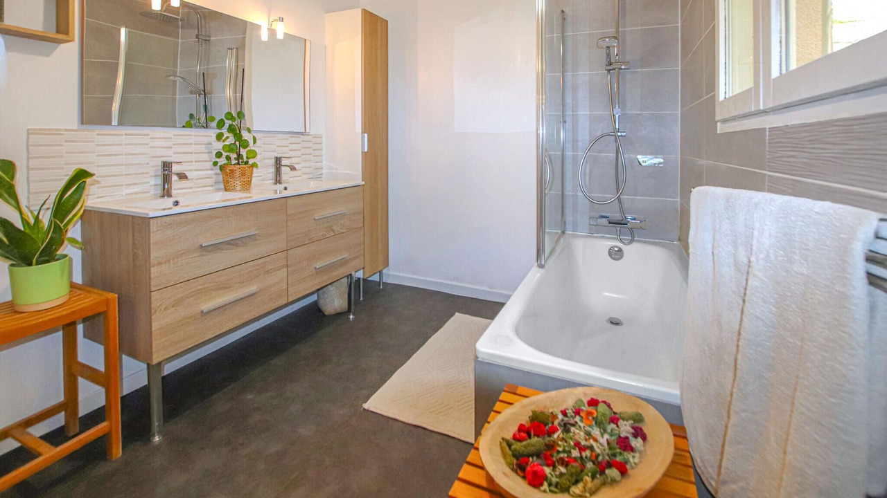 Photo of Bathroom in Tavel