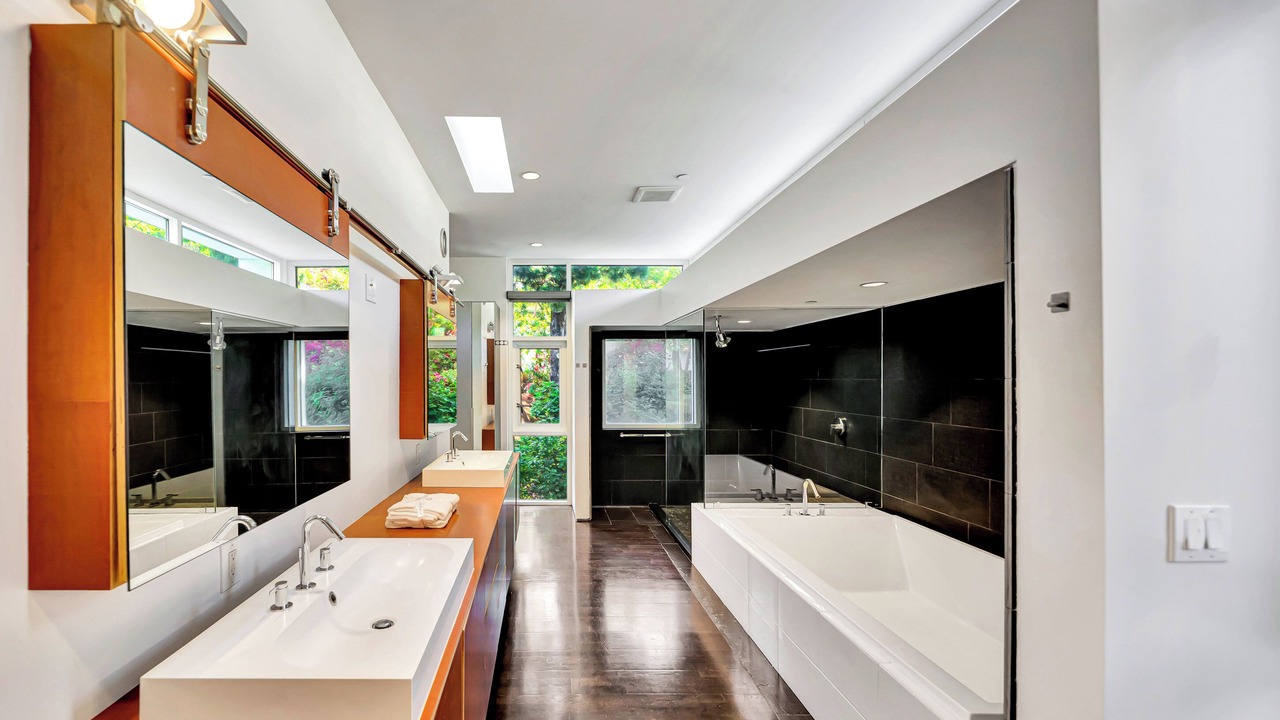 Photo of Bathroom in Beverly Hills
