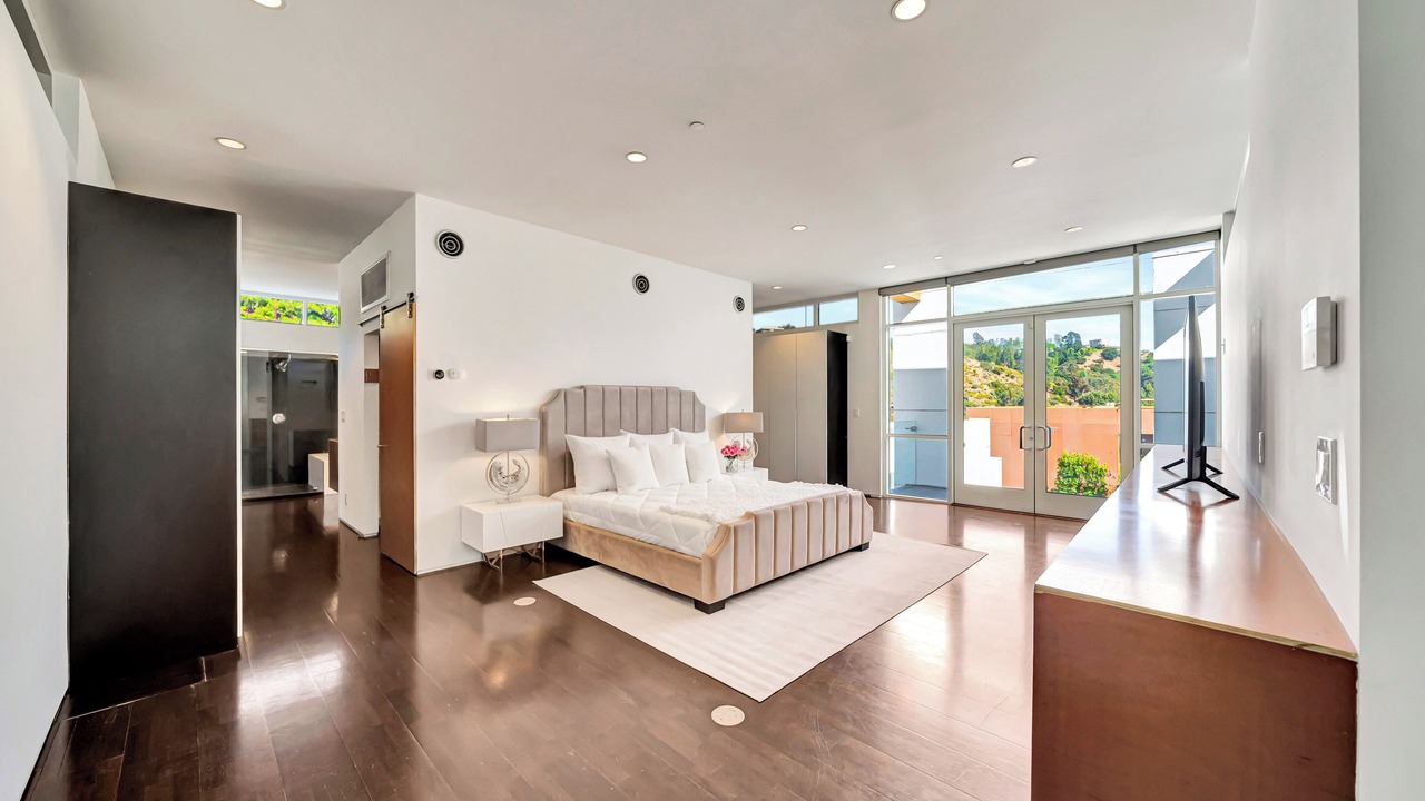 Photo of Bedroom in Beverly Hills