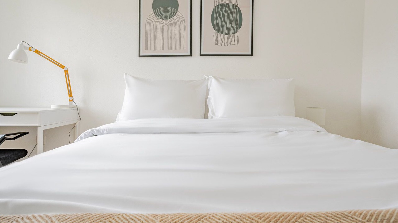 Photo of Bedroom in Hard