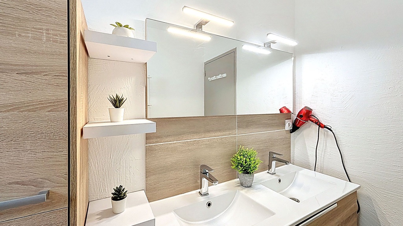 Photo of Bathroom in Lunel
