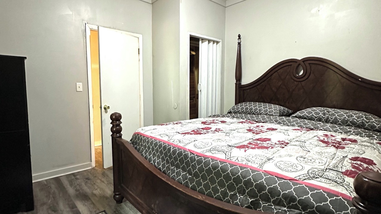 Photo of Bedroom in Murray Hill