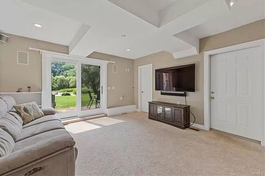 Photo of Livingroom in Chappaqua