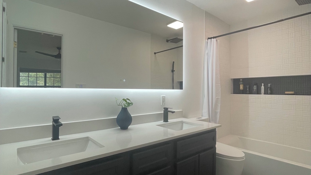 Photo of Bathroom in Apache Shores