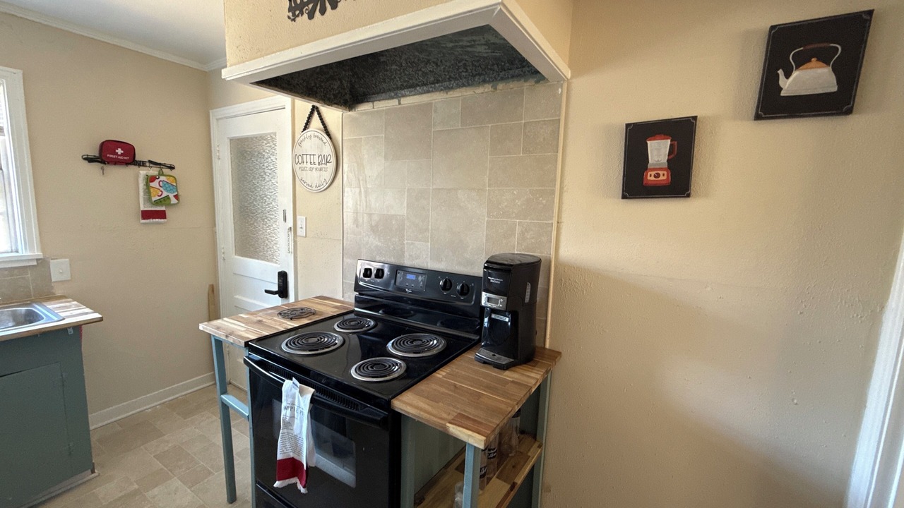 Photo of Kitchen in Highland Historic District