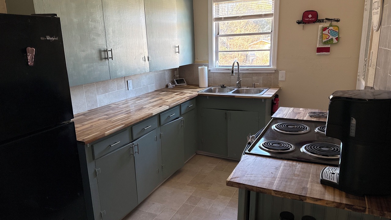 Photo of Kitchen in Highland Historic District
