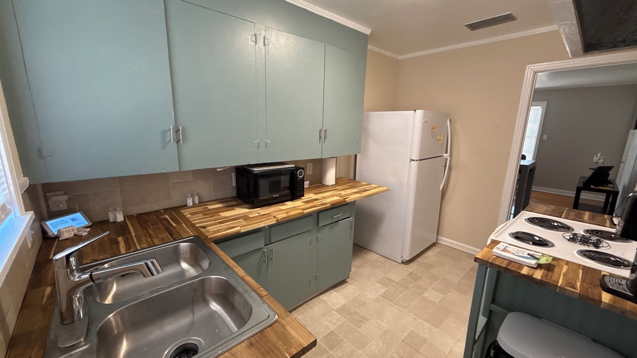 Photo of Kitchen in Highland Historic District