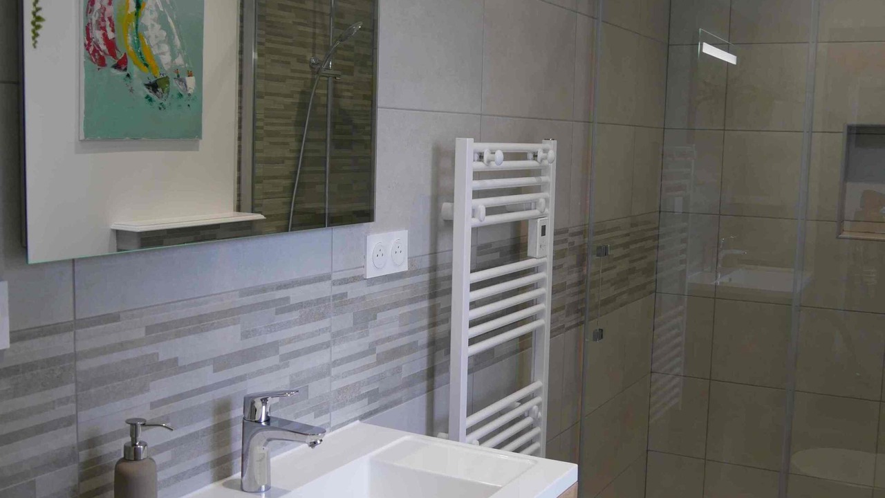 Photo of Bathroom in Veigne