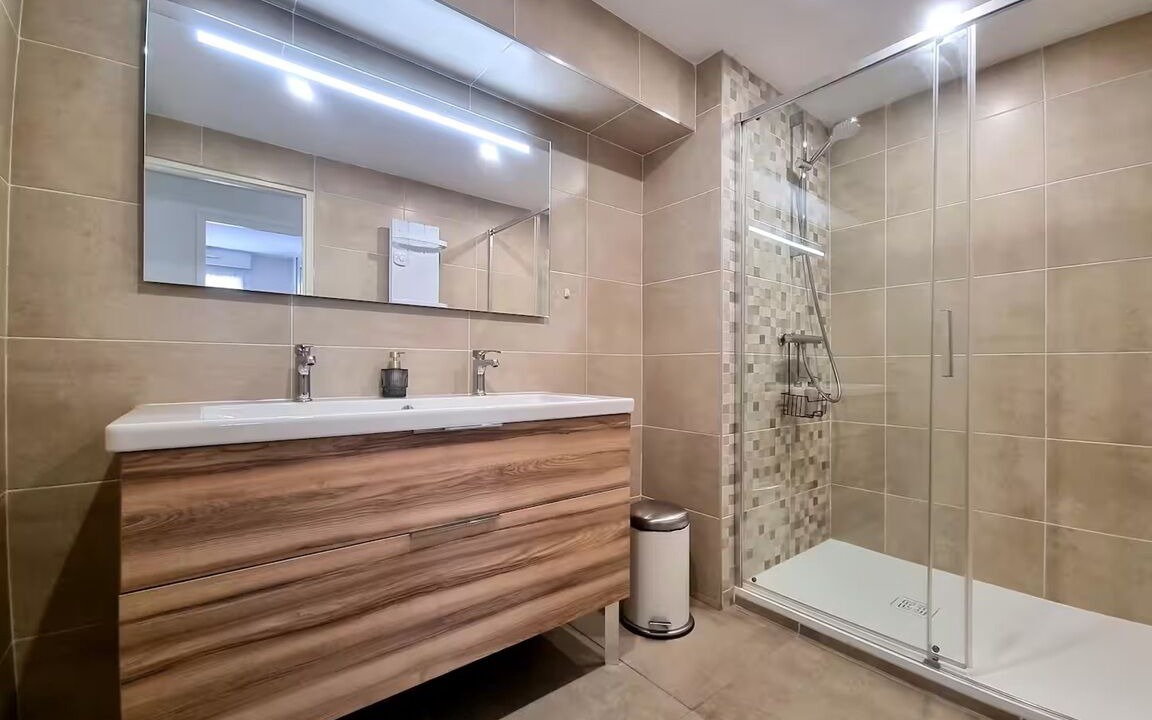 Photo of Bathroom in La Jetee