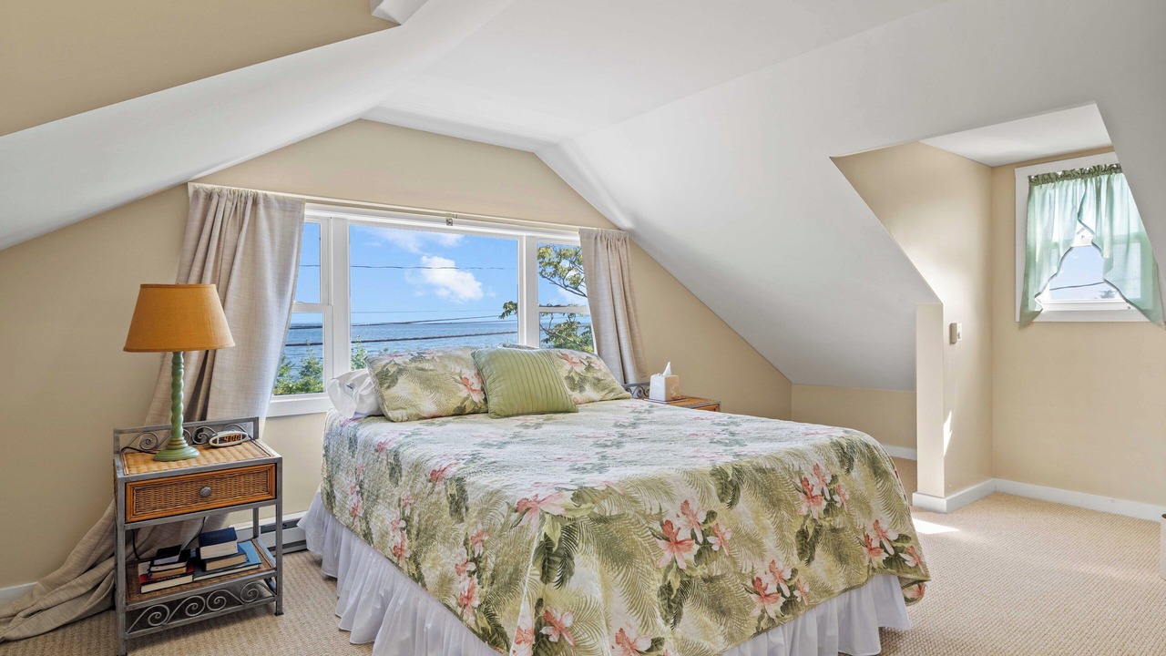 Photo of Bedroom in Westbrook Center