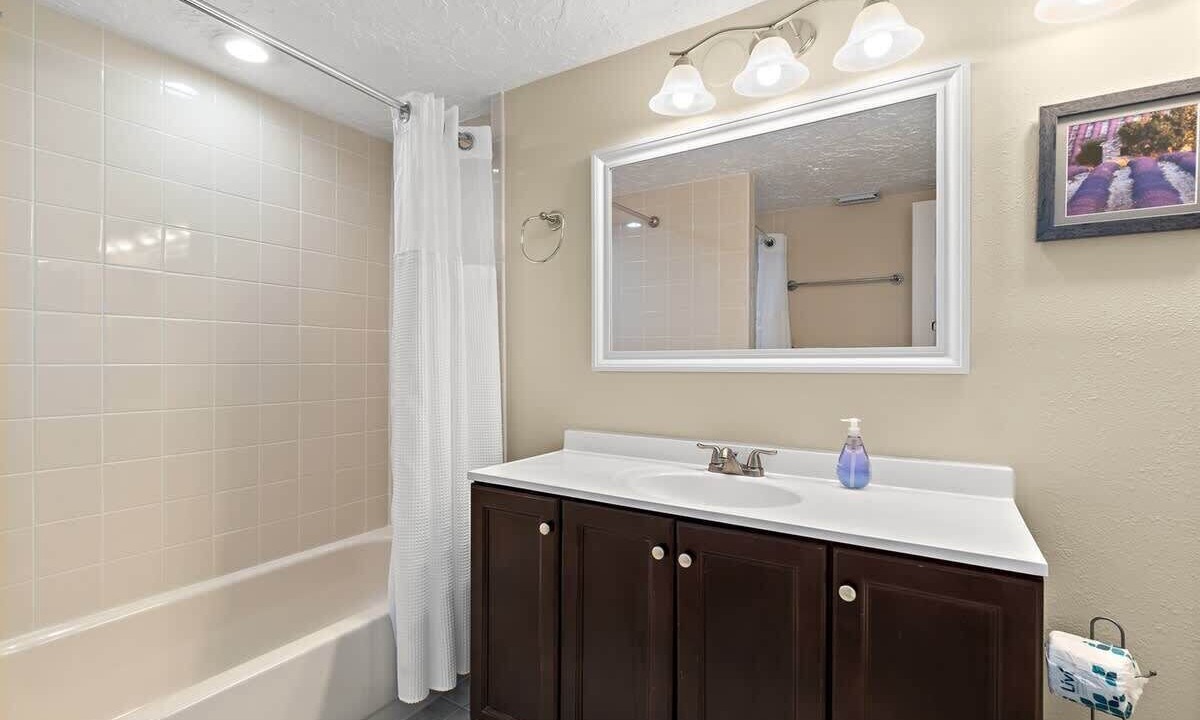 Photo of Bathroom in Cape Caneveral Beach Gardens