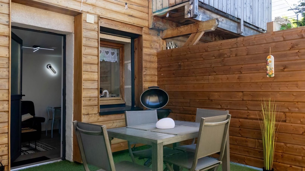 Photo of Outdoor in Myans