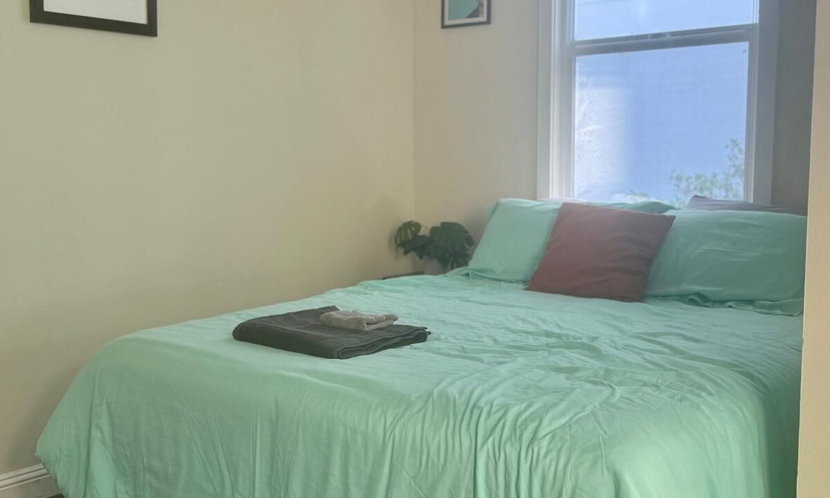 Photo of Bedroom in Downtown Berkeley